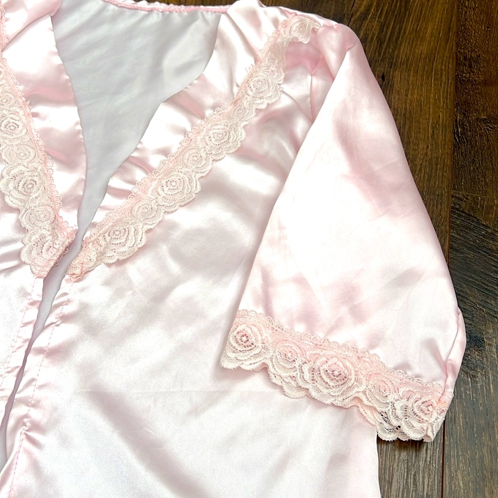 Lace Detail Robe - Picture 2 of 9